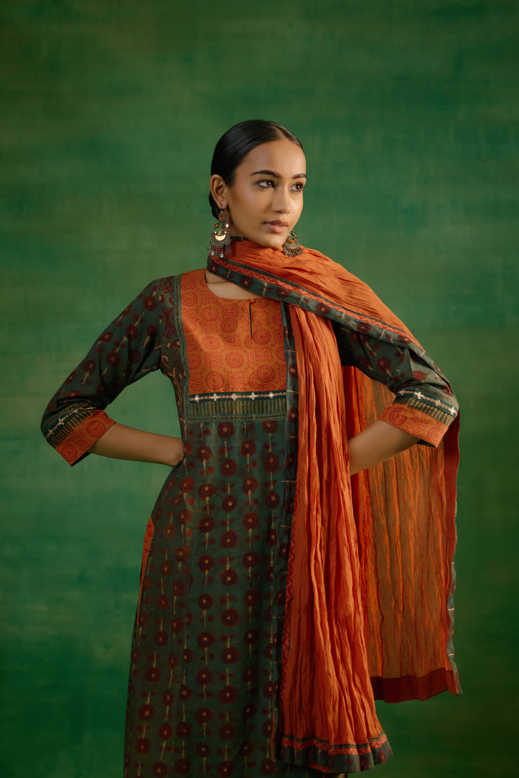 Rozana Crinkled Dupatta Rust (9821081469227)