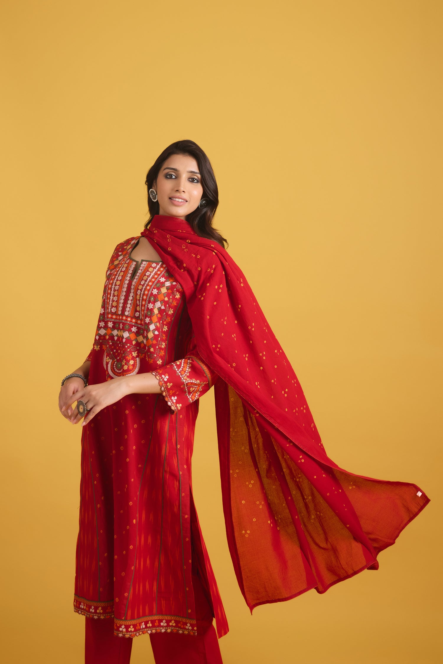 Madhu Dupatta Bhandej (9711908520235)